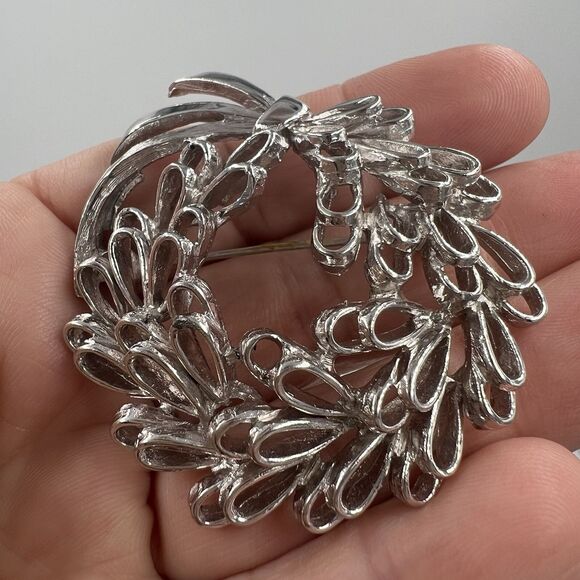 VINTAGE SIGNED PELL BROOCH Wheat Floral Ribbon Wreath SPRAY & BOW PIN Signed - Picture 3 of 6